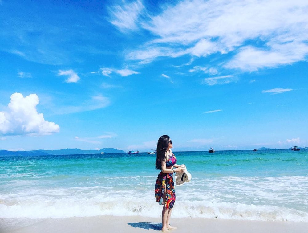 The blue sea, white sand, and golden sunshine are the elements that create the pristine beauty of Doc Let Beach